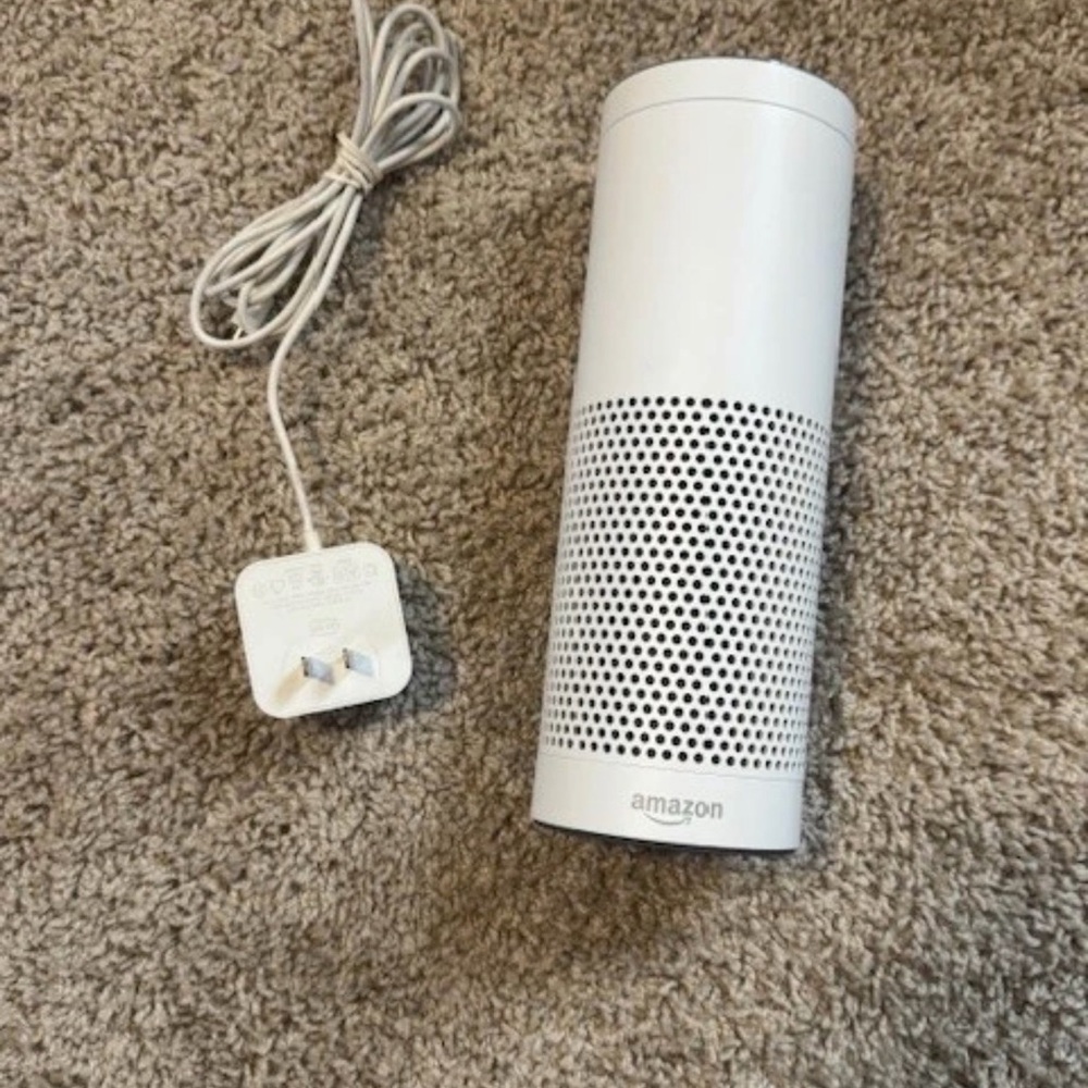 Amazon Echo (1st Generation) Smart Assistant - White SK705DI
